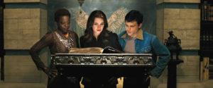 viola-davis-alice-englert-alden-ehrenreich-beautiful-creatures-w900-h600