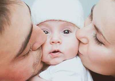 5 فایده بوسیدن کودک که هر پدر و مادری باید بداند