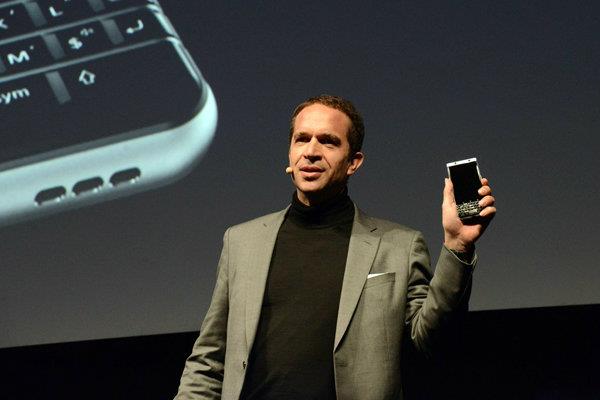 بلک بری رسماً موبایل KEYone را با صفحه کلید فیزیکی هوشمند معرفی کرد