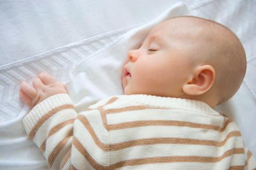 برنامه خواب نوزادتان را در هفت روز منظم کنید