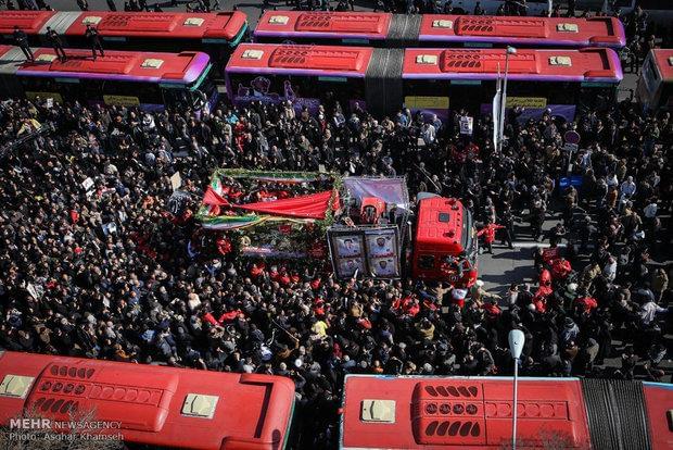 رادیو تهران نهال یادمان 16 شهید آتش نشان را می‌کارد