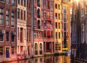 stock-photo-amsterdam-grachten-73810843-58ad658bc11d0__880-w700