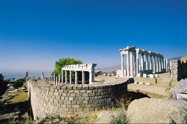 pergamum-acropolis_2427764511-w700