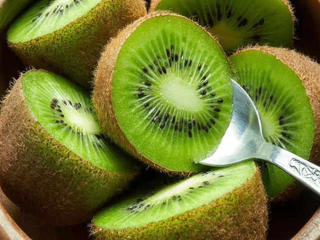 چرا نباید کیوی را با پوست بخوریم؟