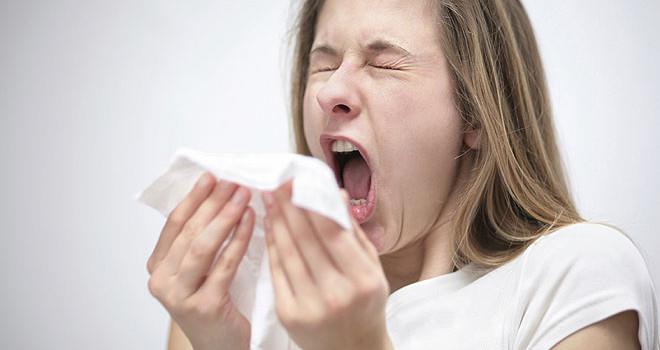 10 عامل به غیر از سرماخوردگی که سبب عطسه کردن مداوم می شوند