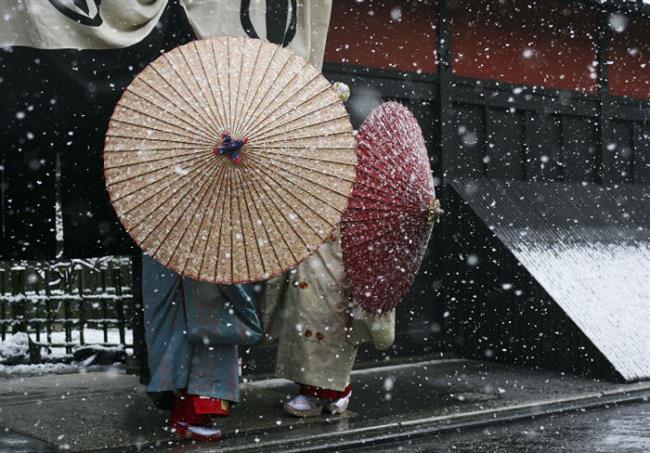 Maiko-Geisha-Winter-Photo-Japan-Photography-5-w700