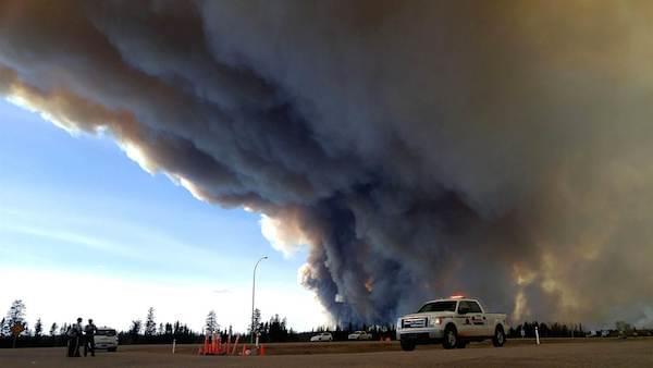 a99769_160508-alberta-fire-jsw-02_66654cd846f373dbeb347095dd5ea79a.nbcnews-ux-2880-1000