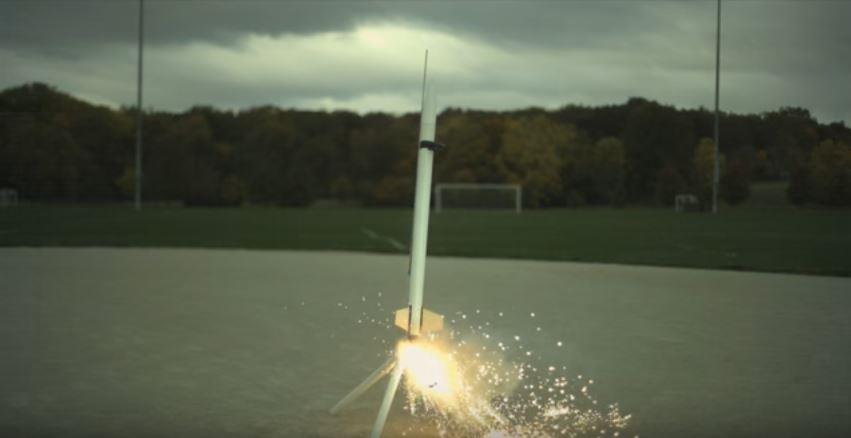ویدیویی صحنه آهسته که جزئیات پرتاب یک موشک 2 متری را نشان می دهد [تماشا کنید]