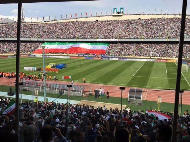 پرچم بزرگ ایران به اهتزاز در آمد + عکس