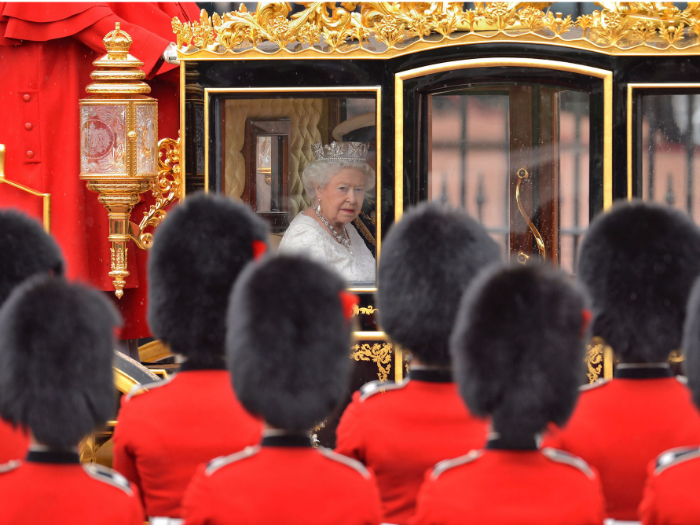 15 شغل جالب و باورنکردنی که در خانواده ی سلطنتی بریتانیا وجود دارند