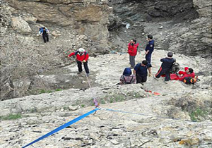 سقوط مرد 49 ساله به عمق دره 7 متری