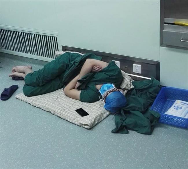 doctor-surgeon-hero-sleeping-hospital-floor-5-58e7327f27d7b__700