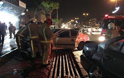 برخورد رنجیره ای 4 خودرو در محله تهرانسر/ یک خانم جوان مصدوم شد