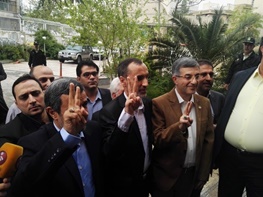 حضور خبرساز احمدی‌نژاد در ستاد انتخابات/ از جو سازی مشایی تا ثبت نام بقایی