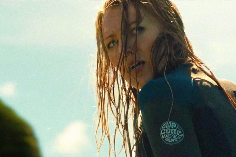 نقد فیلم The Shallows - آب‌های کم‌‌عمق