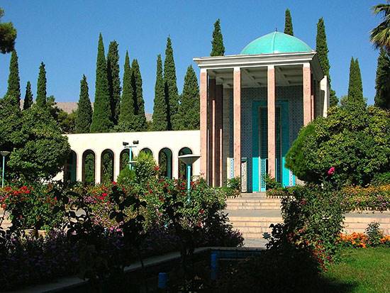 سخن‌هایی درباره استاد سخن