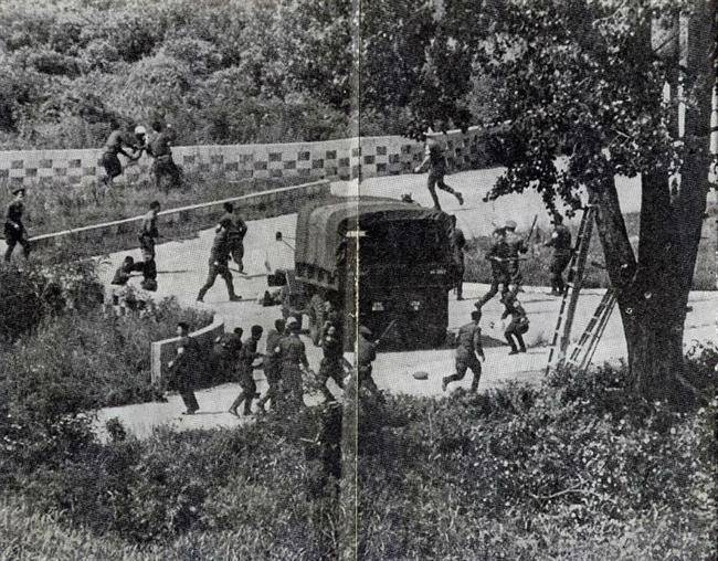 North_Korean_Axe_Murderers_at_DMZ_-_1976-w700