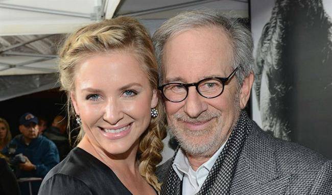 actress-jessica-capshaw-is-director-steven-spielbergs-stepdaughter-w700