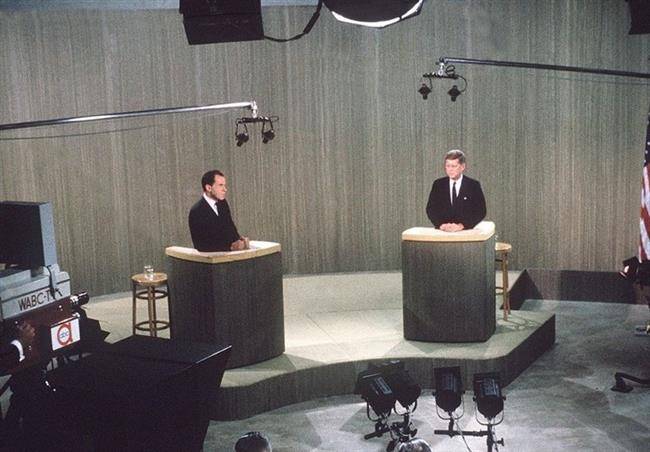 صحنه مناظره کاندیداهای انتخابات ریاست جمهوری 96