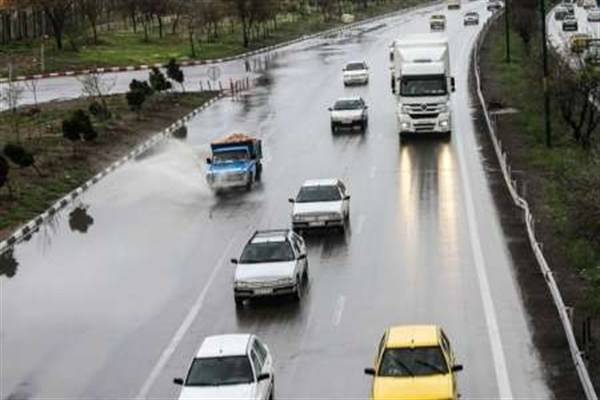 ترافیک نیمه سنگین در آزادراه کرج-تهران/ بارش باران در استان‌های شمالی کشور