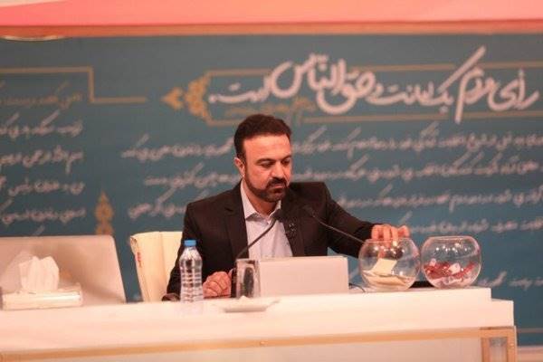 مجری «مناظره» یا «سفرهای تبلیغی آقای رئیس»؟/حرمت رسانه ملی در خطر