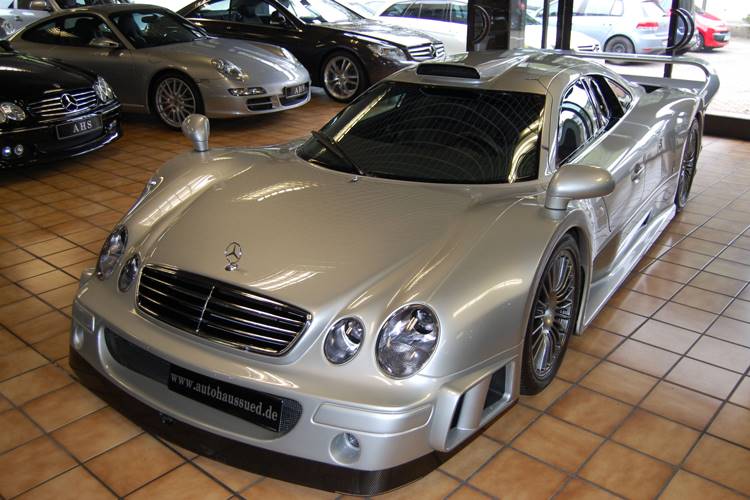 فروش یک نمونه‌ی کمیاب از مرسدس‌ بنز CLK GTR با قیمت 2.7 میلیون دلار