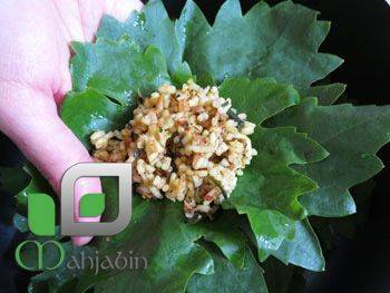 دلمه برگ مو با سرکه شیره