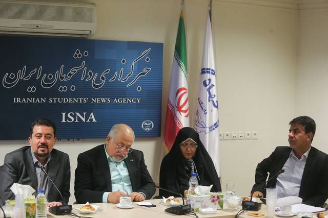 انتخاب شهردار برای سومین دوره متوالی غیرقانونی بود/ انحصار اطلاعات در شهرداری تهران
