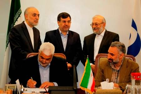 امضای 6 قرارداد میان سازمان انرژی اتمی و پژوهشگاه دانش های بنیادی