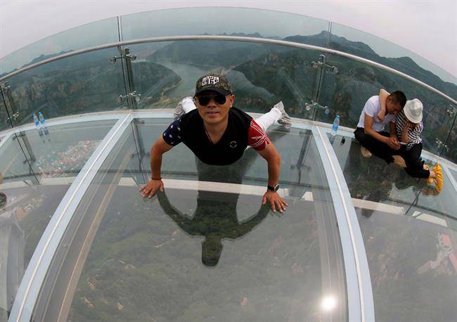 سکوی شیشه ای در چین