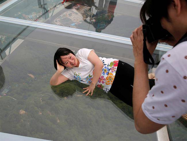 سکوی شیشه ای در چین