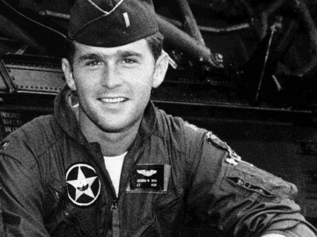 جورج بوش رئیس جمهور پیشین ایالات متحده آمریکا از سال 1968 تا 1973 در گارد ملی هوایی تگزاس خدمت می کرد.