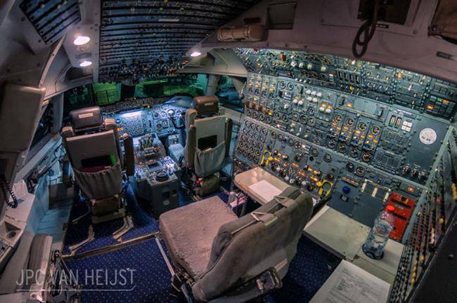 aerial-photos-boeing-747-plane-cockpit-jpc-van-heijst-9-592c0eded6baa__880-w700