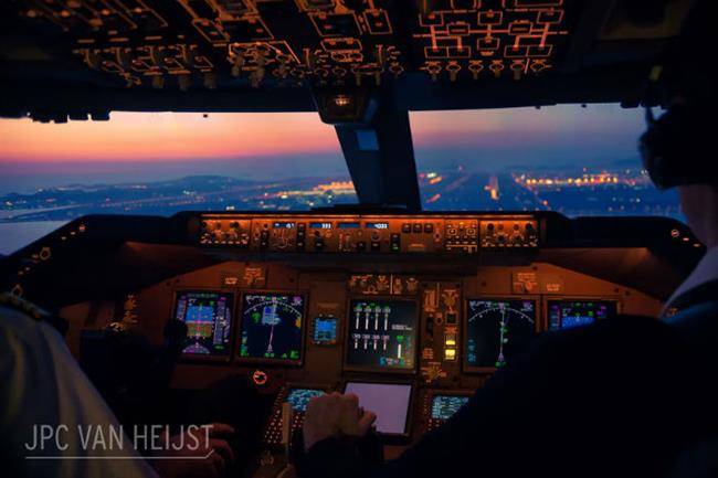 aerial-photos-boeing-747-plane-cockpit-jpc-van-heijst-10-592c0ee0d058b__880-w700