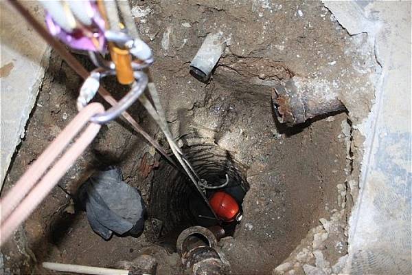 سقوط مرگبار یک کارگر25 ساله در چاه ساختمان قدیمی
