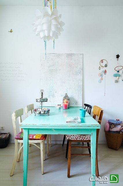 میز نهارخوری با رنگ آبی فیروزه ای