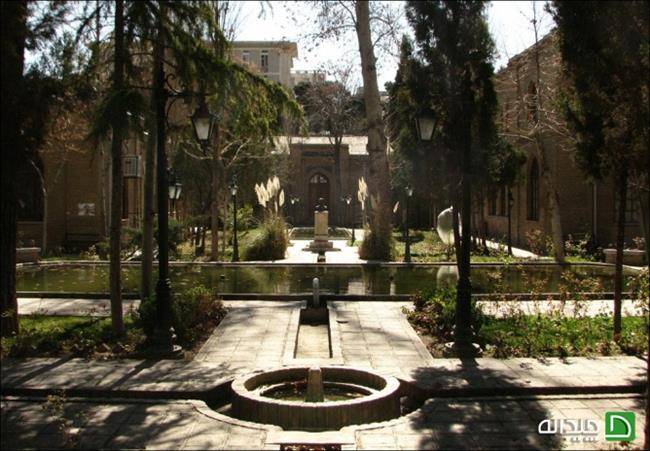 حیاط باغ موزه نگارستان
