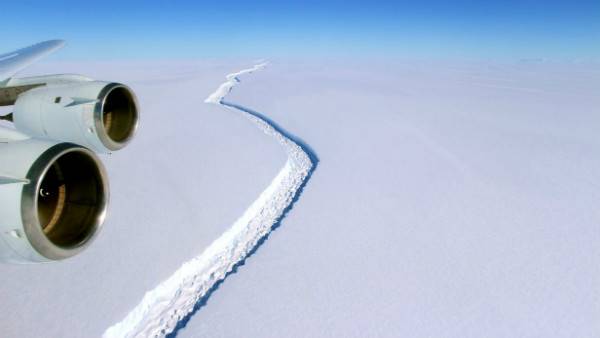 بزرگترین قطعه یخ ثبت شده در تاریخ به زودی از قطب جنوب جدا می شود