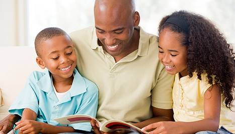 چطور فرزندانتان را به کتاب خواندن علاقه ‌مند کنید