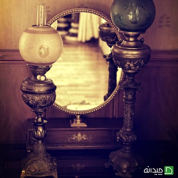 آینه و شمعدان برنزی برای دکوراسیون داخلی خانه 