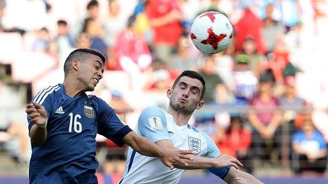 صعود ایتالیا و انگلیس 10 نفره به نیمه‌نهایی جام جهانی فوتبال جوانان