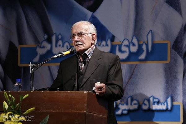 پرویز اذکایی 14 هزارجلد کتاب وقف کتابخانه مرکزی همدان کرد