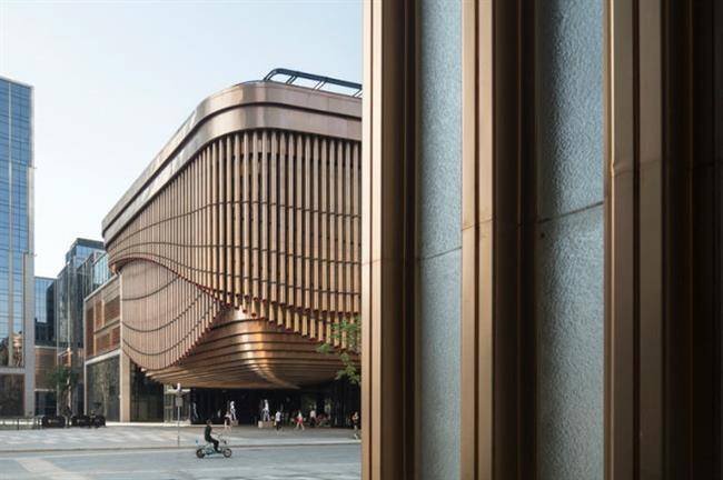 bund-finance-centre-by-heatherwick-studio-foster-partners-photographed-by-laurian-ghinitoiu-designboom-X2-w700