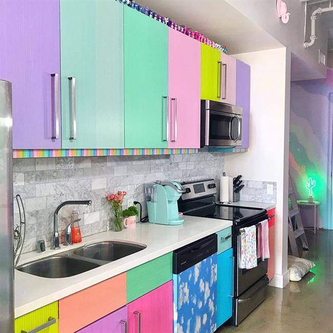 rainbow-colored-apartment-amina-mucciolo-38-59439de552948__880