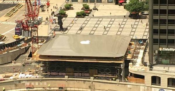یک مک بوک غول پیکر سقف اپل استور جدید شیکاگو خواهد بود