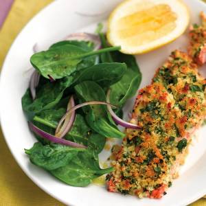 طرز تهیه ماهی با رویه سبزیجات و سالاد اسفناج