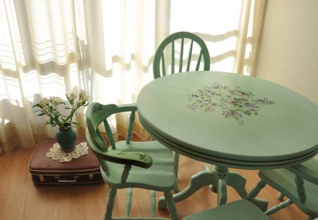 میز و صندلی صبحانه خوری 4 نفره طرح گل پایه گلدانی کد 1003L