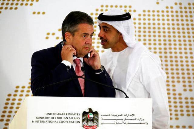 حرکت عجیب وزیر اماراتی در نشست خبری