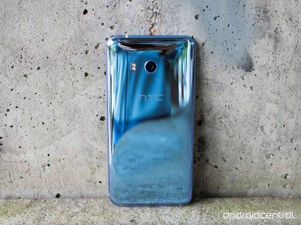 نسخه میان رده ای از HTC U11 در دست ساخت است