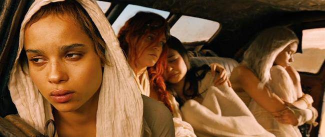 mad-max-fury-road-movie-screenshot-zoe-kravitz-toast-1-w700